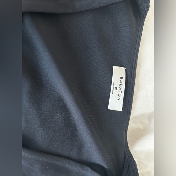 BRAND NEW BABATON (ARITZIA) CONTOUR V-NECK LONGSLEEVE - Picture 11 of 13